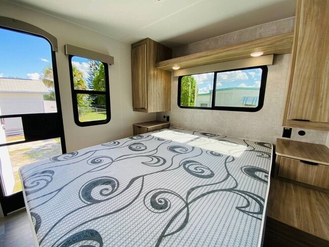 Photo - 1200 US Hwy 27 N