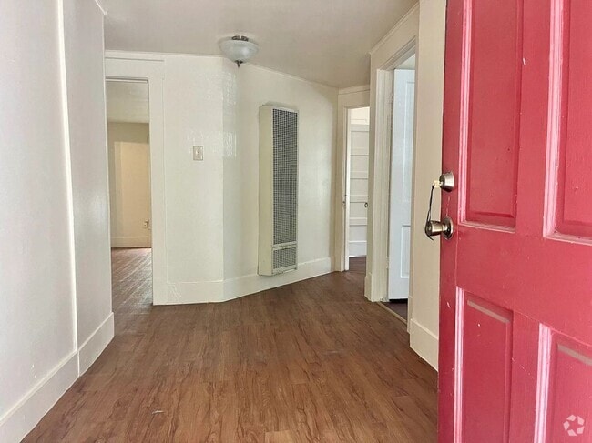 Building Photo - 706 W 32nd St Rental