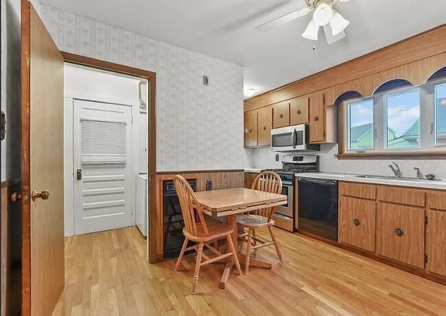 Photo - 358-360-360 Arlington St Unit 358