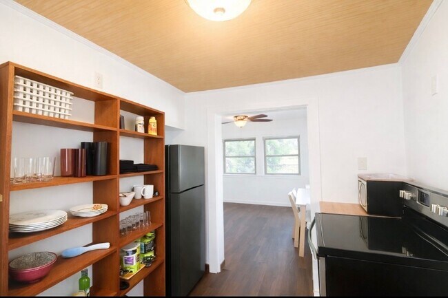 Photo - 2117 Everett St Unit B