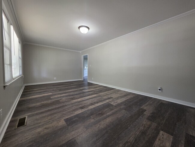 Photo - 4204 Lakeview Dr NW