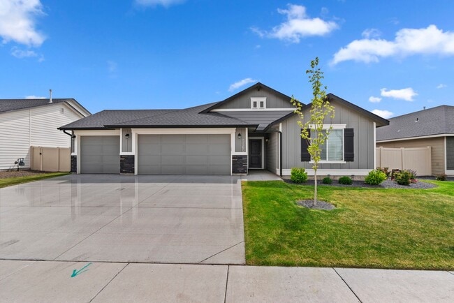 Building Photo - Available Now! 4b/2b Meridian Home