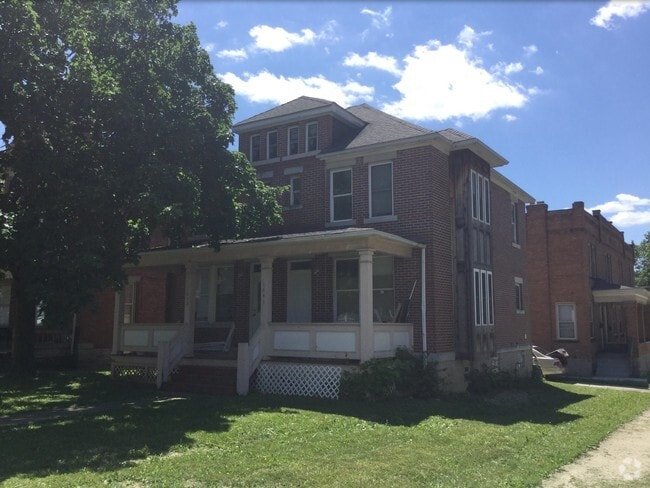 Building Photo - 1639 Summit St Rental