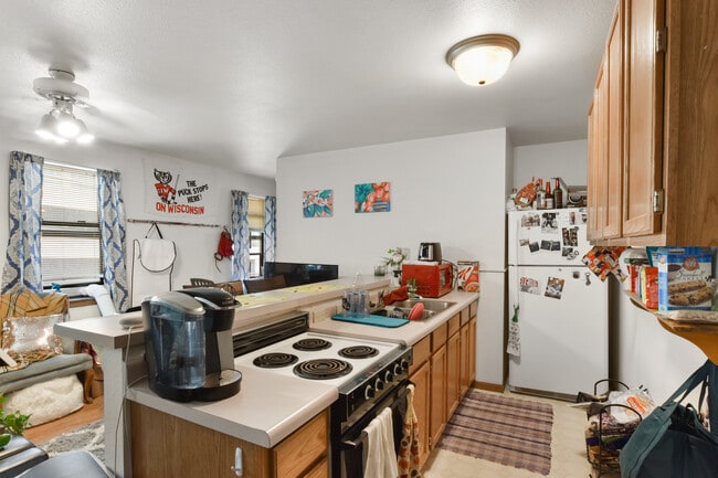 Photo - 202-204 N Pinckney St