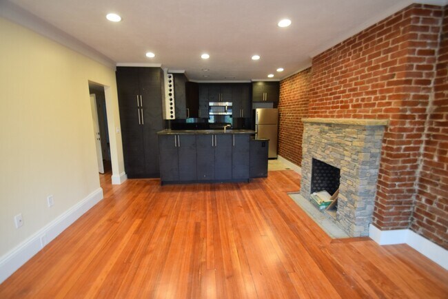 Photo - 1614 Beacon St