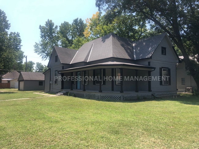 Building Photo - Coming soon! 3 Bedroom 1.5 Bathroom home with a 2 car garage for rent in Winfield!