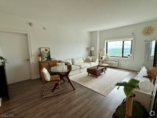 Building Photo - 1 Carriage City Plz Unit 1504 Rental