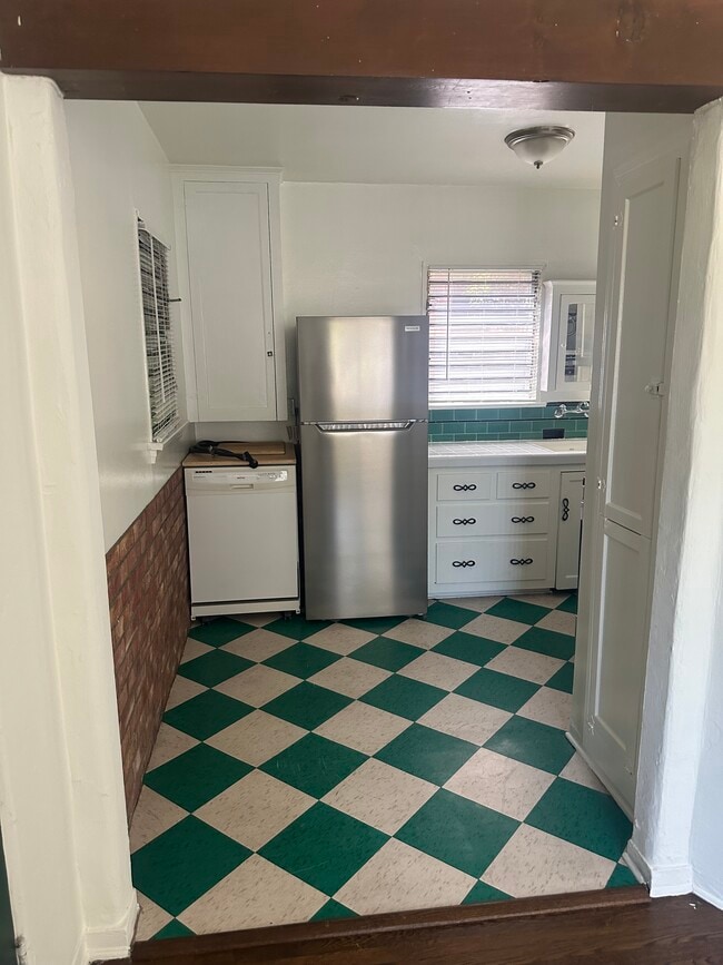 Photo - 1140 N Vista