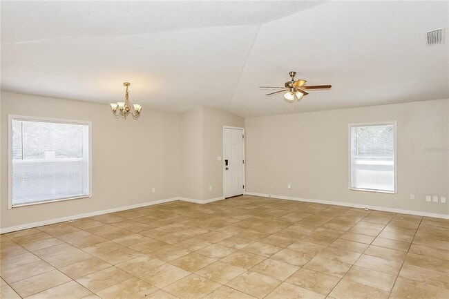 Photo - 824 Pinewood St