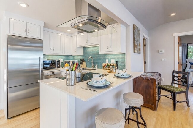 Photo - 8232 SW Hawthorne Ln