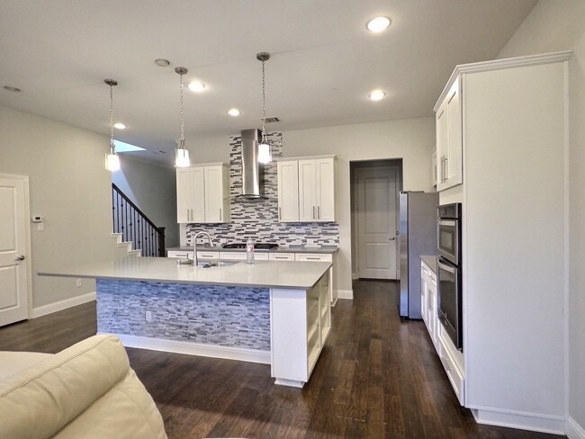 Photo - 557 Reale Dr