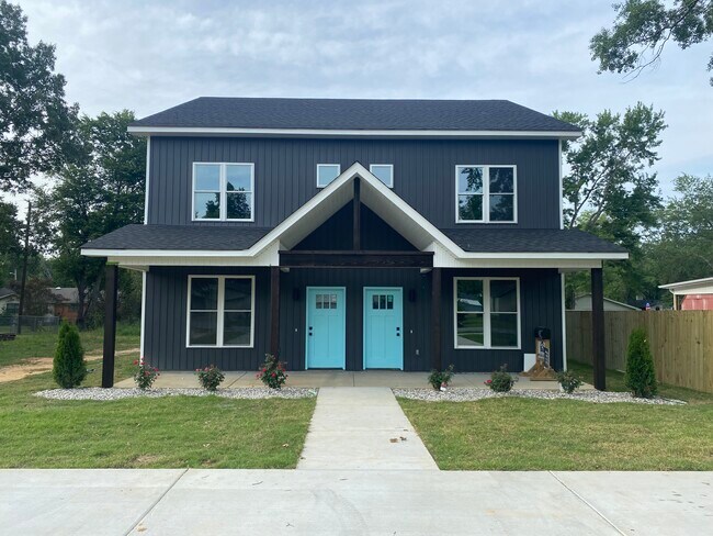 Photo - 606 SW 3rd St Townhome