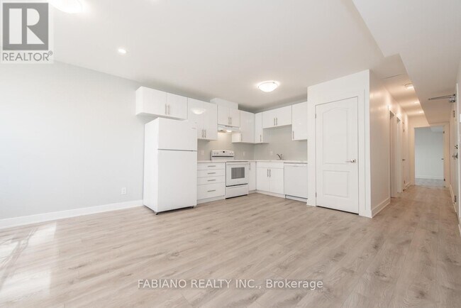 Photo - 942 St Clair Ave W