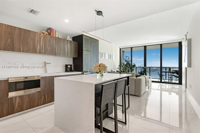 Photo - 3131 NE 7th Ave Unidad 3131 NE 7th Ave 3905