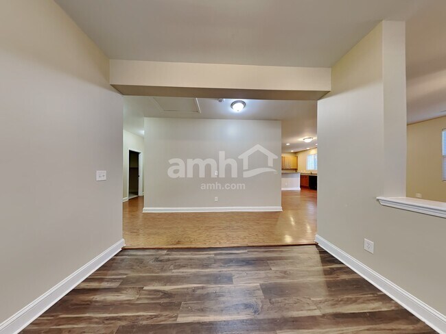 Photo - 306 Duck Pond Ln