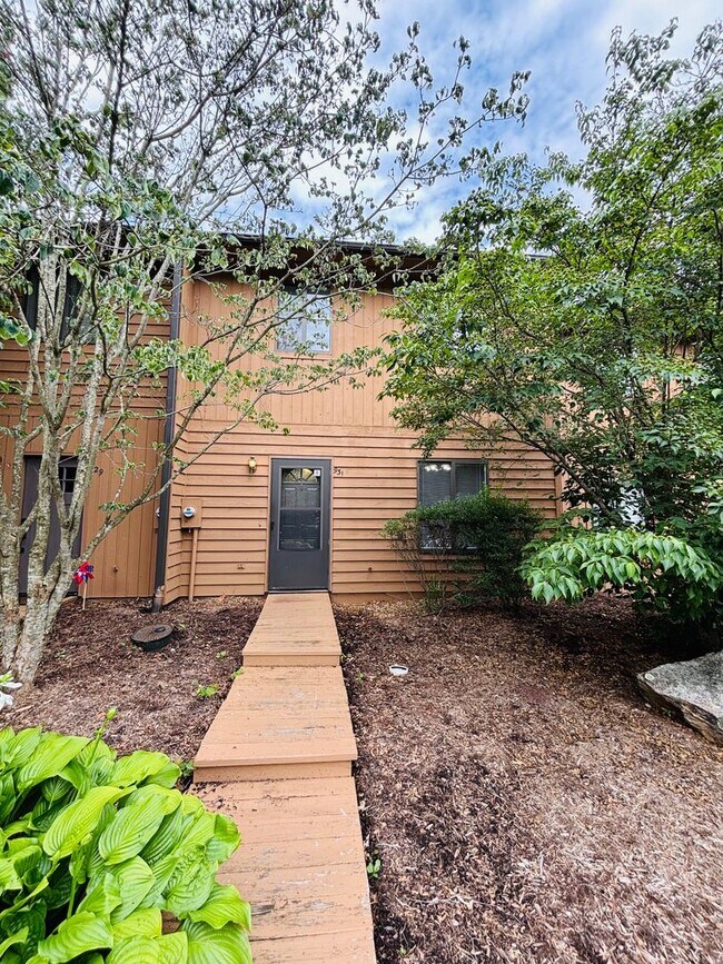 Photo - 931 Lora Ln