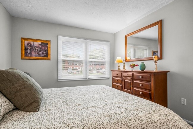 Williamsburg & Portage Pointe Apartments