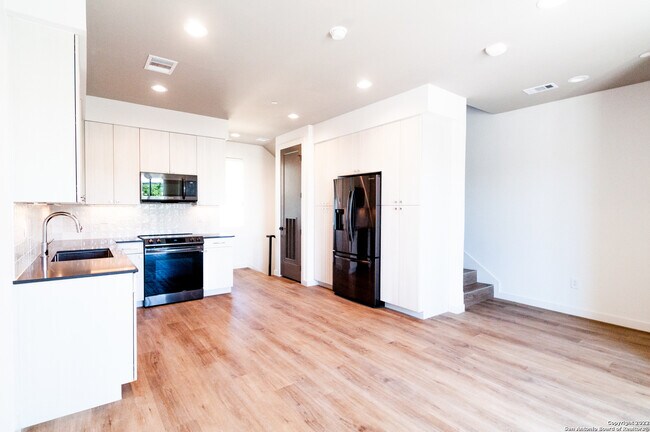 Photo - 1208 N Academy Ave