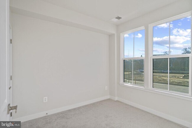 Photo - 734 Watts St