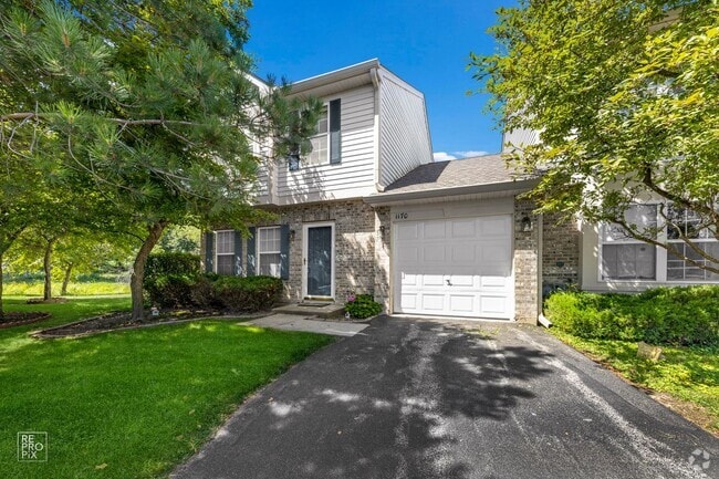 Building Photo - 2 Bedroom 2.5 Bath 1 Car Garage located in... Rental
