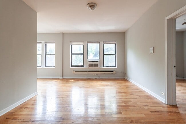 Photo - 3723 N Pine Grove Ave Unit E2