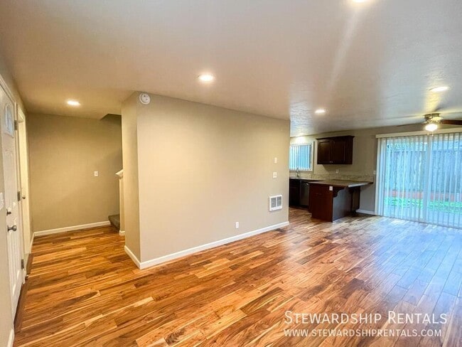 Photo - 723 W Quinalt St