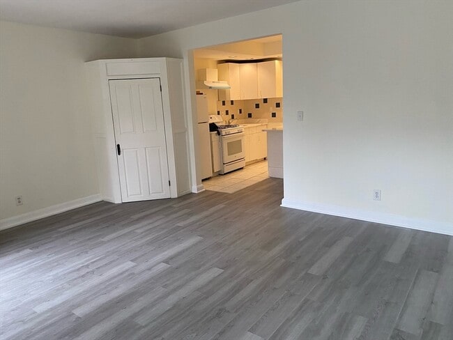 Building Photo - 18 Dean Rd Unit T2 Rental