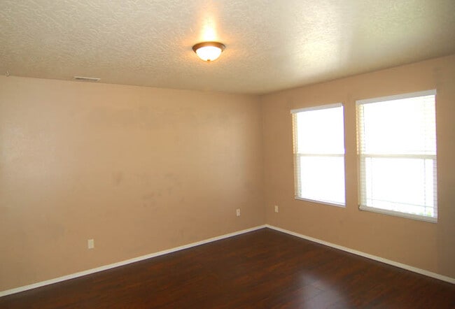 Photo - 165 E Willow Creek Dr