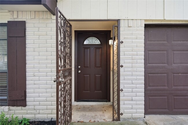 Photo - 2126 Quail Valley E Dr