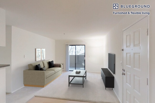 Building Photo - 1600 Villa St Rental