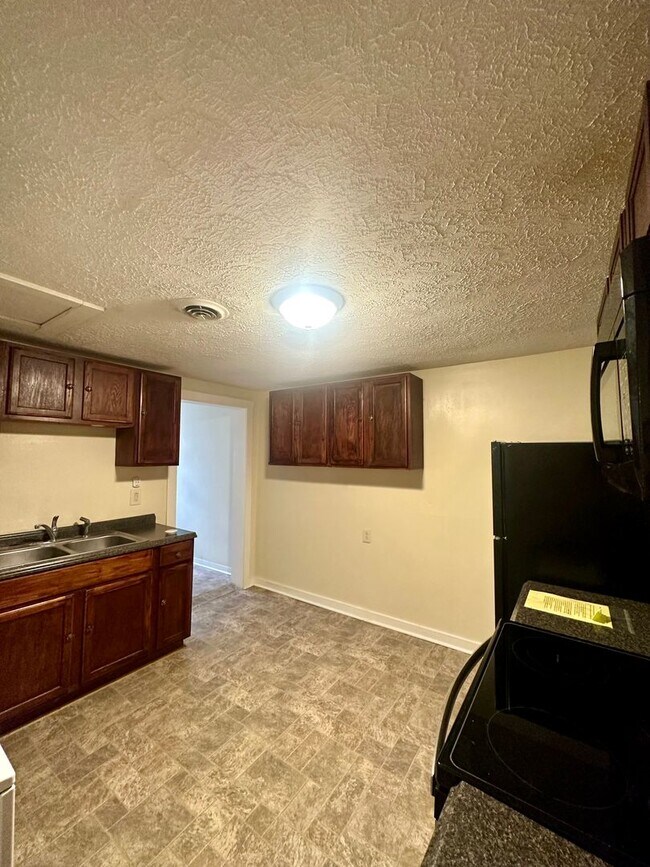 Photo - Pre-Leasing Now for Fall Semester 2025