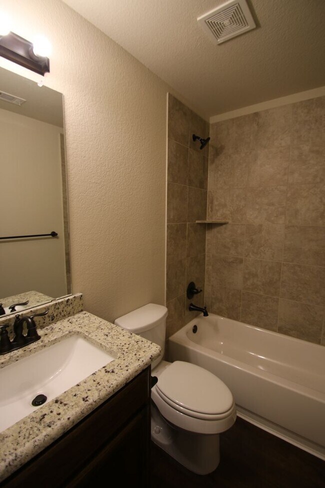 Photo - 8032-8034 Arbor Unit 8032