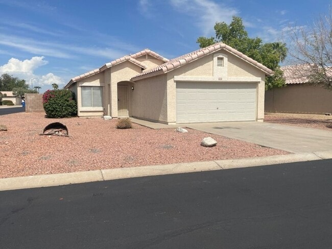 Building Photo - 15752 W Lundberg St Rental