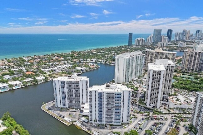 Building Photo - 20505 E Country Club Dr Unit 938