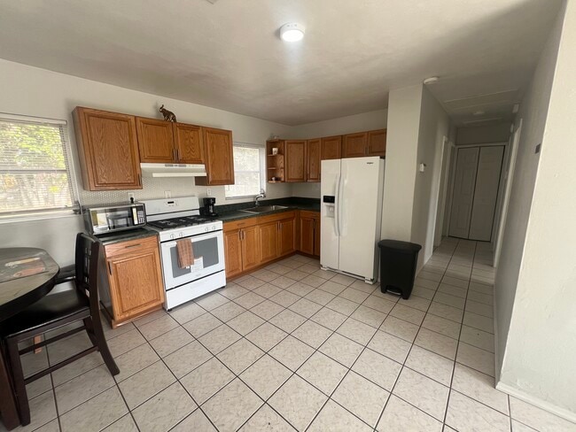 Photo - 4809 Steyr St