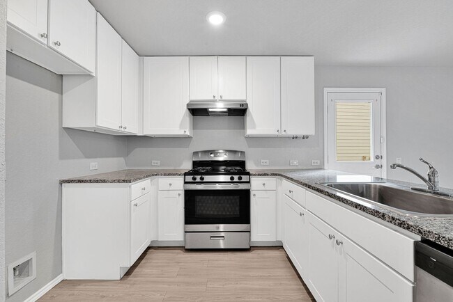 Photo - Charming 3 Bed 2 Bath Home in Mission Del Lago