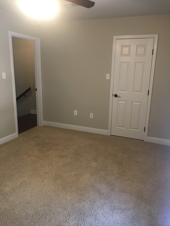 Photo - MAISON ROUGE TOWNHOMES 2BR/2.5BT OFF COU...