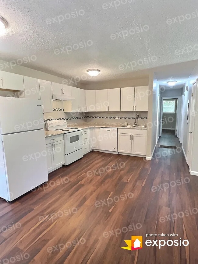Photo - Room in House on Jeb Stuart Dr