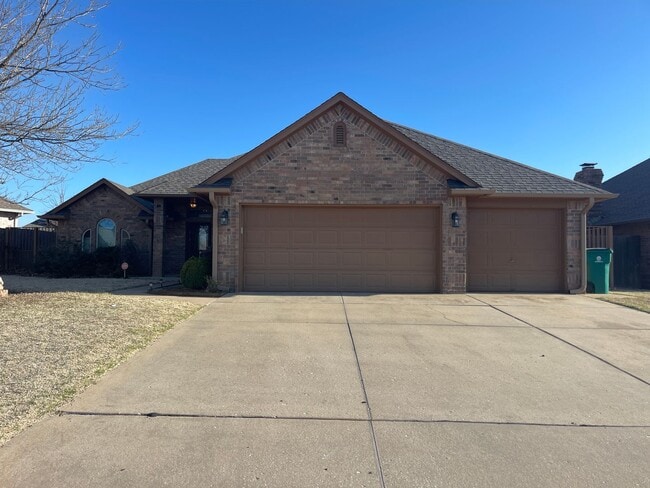 3 bed 2 bath with storm shelter and out bu... - 3 bed 2 bath with storm shelter and out bu... House