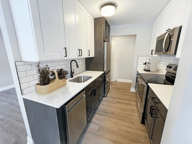 Photo - 5650 N Sheridan Rd