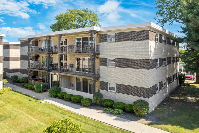 Building Photo - 301 E Plainfield Rd Unit 4 Rental