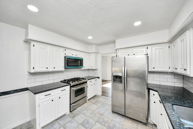 Photo - 616 S Rivershire Dr