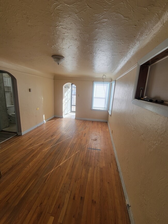 Photo - 2406 E 10th St