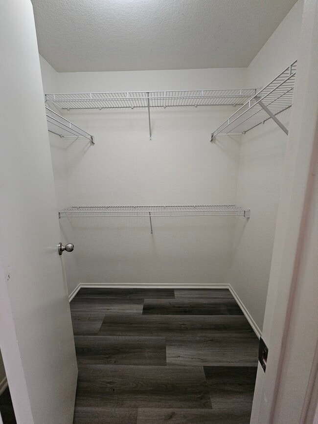 Photo - 655 Silverwood St