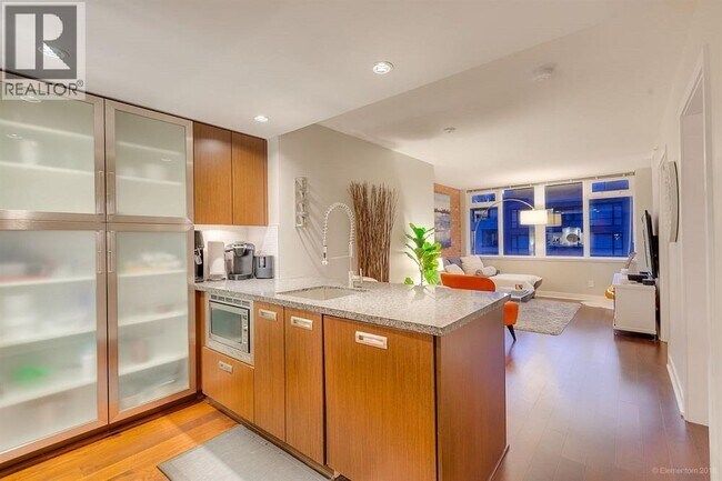 Photo - 1055 Richards St