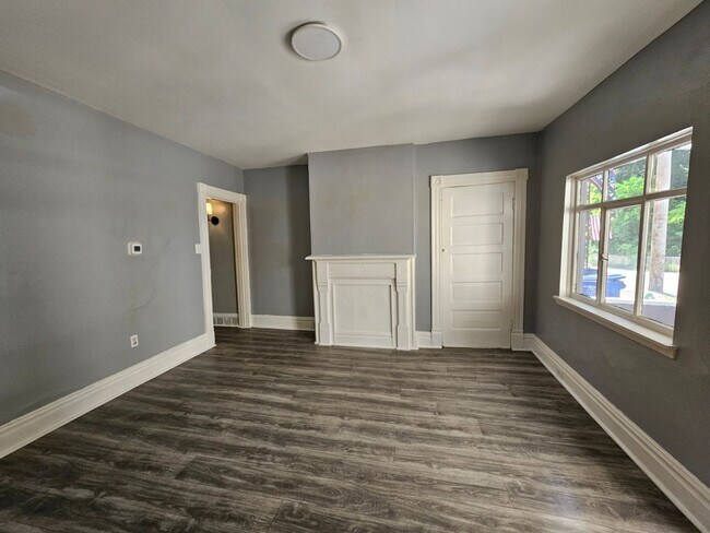 Photo - Spacious 3 bedroom 1 bath house for rent i...