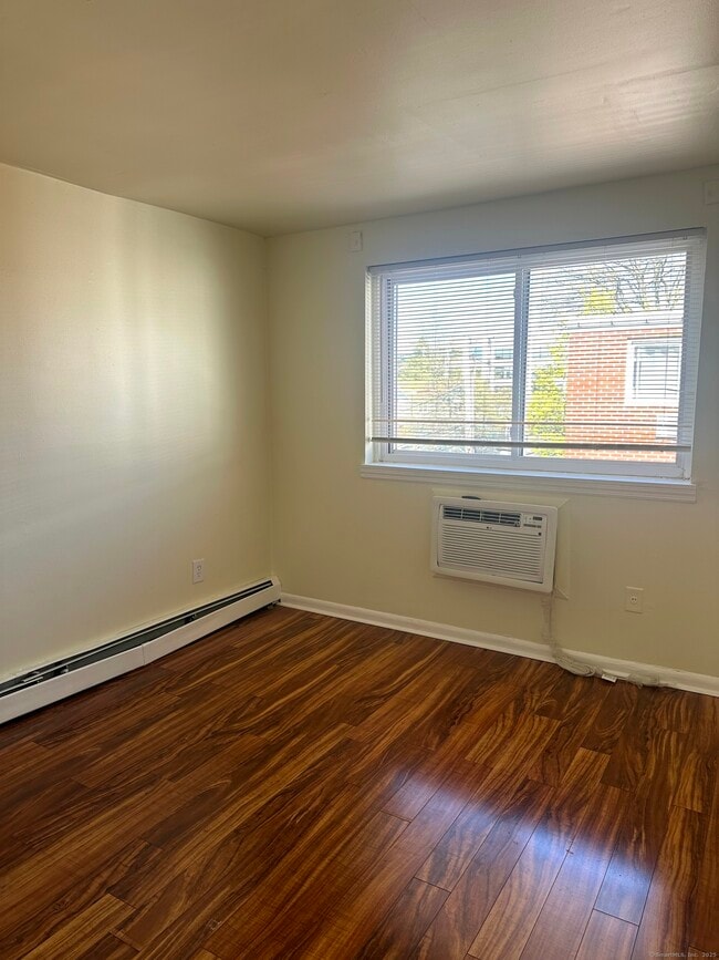 Photo - 4 Van Zant St Unit A5