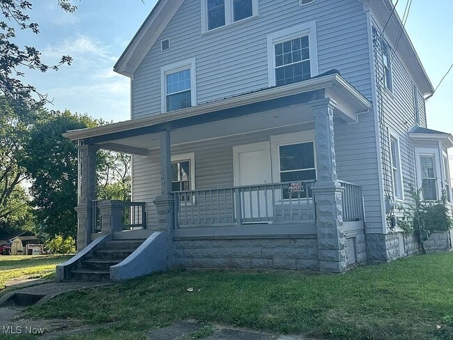 Building Photo - 427 Brown Ave NW Unit 1