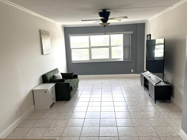 Photo - 2555 NE 11th St Unit 303