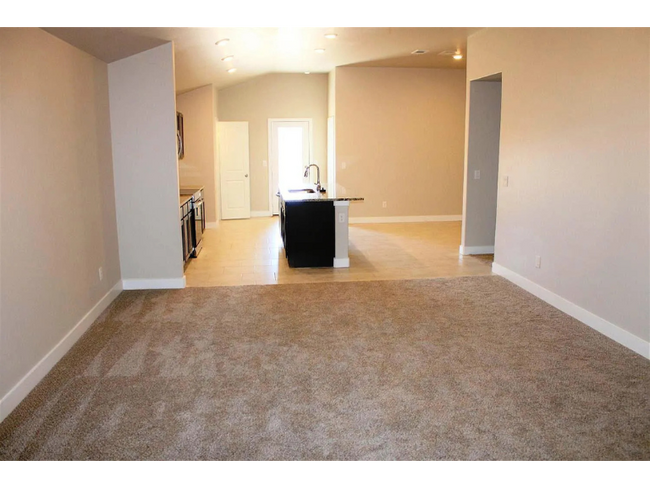 Photo - 3015 Valencia Ave